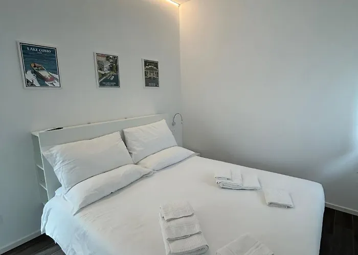 Lake Home Apartments 게스트하우스 Lipomo