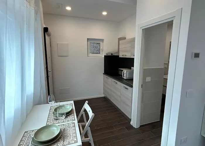 Lake Home Apartments 3*