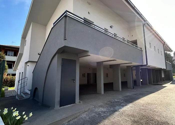 게스트하우스 Lake Home Apartments 3*
