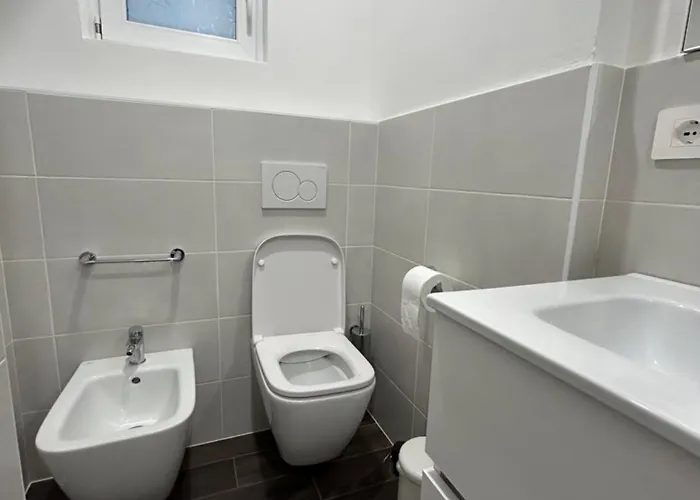 게스트하우스 Lake Home Apartments 3*