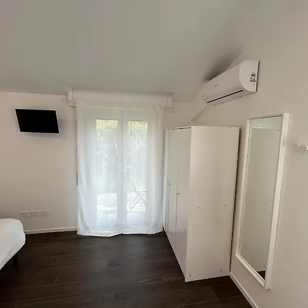 Lake Home Apartments Affittacamere Lipomo