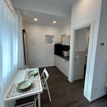 Affittacamere Lake Home Apartments