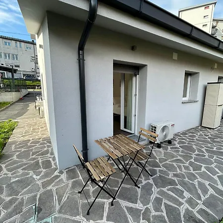 招待所 Lake Home Apartments